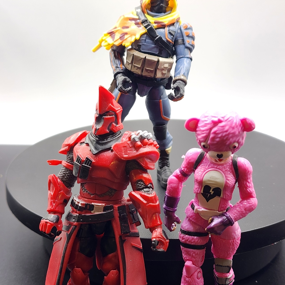 Lot of 3 Action Figures Fortnite Ultima Knight Cuddle Leader & Destiny Hunter